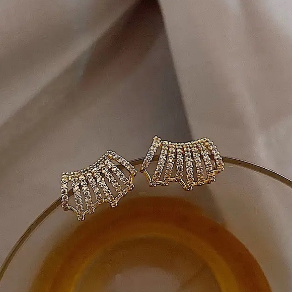 Gold Zircon Ear Claw Earrings, Ear Huggies, Minimalist, Hoops, Studs - Picture 8 of 9